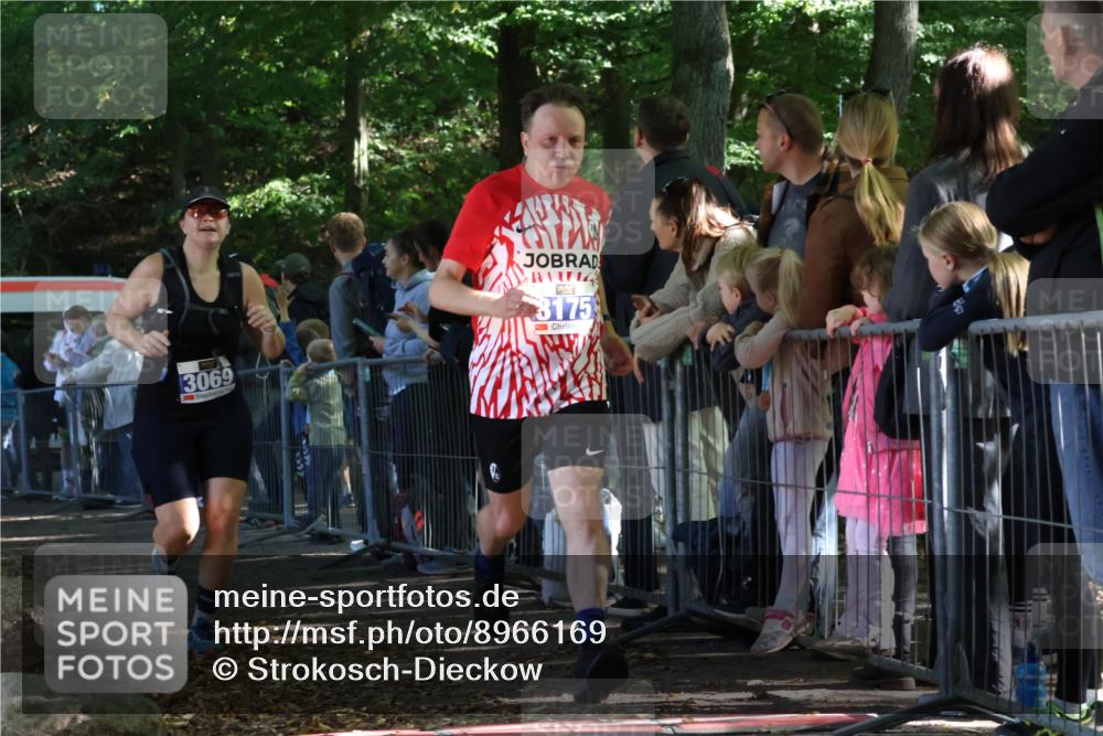 28.09.2025 - 33. Volkslauf durch das schöne Alstertal Strokosch-Dieckow http://msf.ph/oto/8966169 28.09.2025 11:32:27 Ziel 3069, 3175, 3217 meine-sportfotos.de