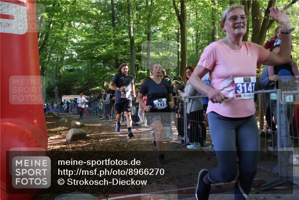 28.09.2025 - 33. Volkslauf durch das schöne Alstertal Strokosch-Dieckow http://msf.ph/oto/8966270 28.09.2025 11:32:40 Ziel 3218, 3358, 3959 meine-sportfotos.de