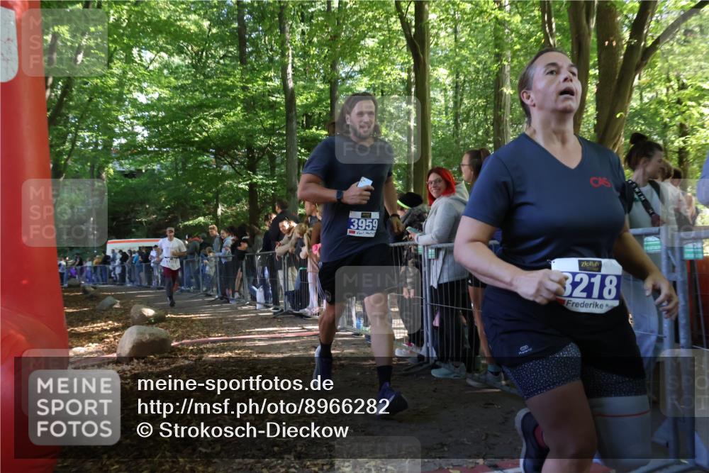 28.09.2025 - 33. Volkslauf durch das schöne Alstertal Strokosch-Dieckow http://msf.ph/oto/8966282 28.09.2025 11:32:40 Ziel 3218, 3358, 3959 meine-sportfotos.de