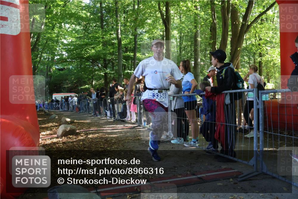 28.09.2025 - 33. Volkslauf durch das schöne Alstertal Strokosch-Dieckow http://msf.ph/oto/8966316 28.09.2025 11:32:43 Ziel 3358 meine-sportfotos.de