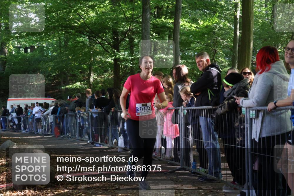 28.09.2025 - 33. Volkslauf durch das schöne Alstertal Strokosch-Dieckow http://msf.ph/oto/8966375 28.09.2025 11:33:10 Ziel 3006, 3059 meine-sportfotos.de