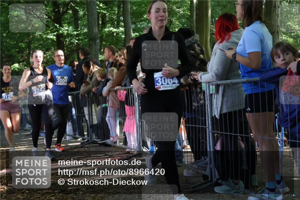 28.09.2025 - 33. Volkslauf durch das schöne Alstertal Strokosch-Dieckow http://msf.ph/oto/8966420 28.09.2025 11:33:27 Ziel 3009, 3064, 3129, 3242 meine-sportfotos.de