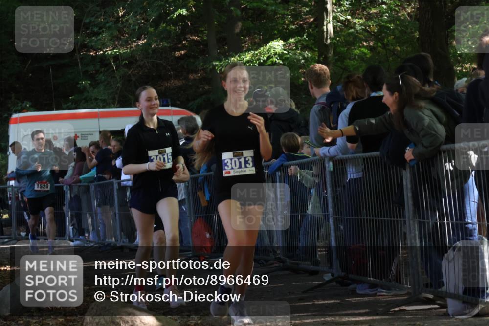 28.09.2025 - 33. Volkslauf durch das schöne Alstertal Strokosch-Dieckow http://msf.ph/oto/8966469 28.09.2025 11:33:40 Ziel 1520, 3004, 3013, 3015 meine-sportfotos.de
