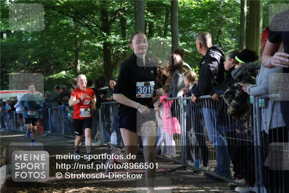 28.09.2025 - 33. Volkslauf durch das schöne Alstertal Strokosch-Dieckow http://msf.ph/oto/8966501 28.09.2025 11:33:43 Ziel 1520, 3004, 3013, 3015, 3103 meine-sportfotos.de