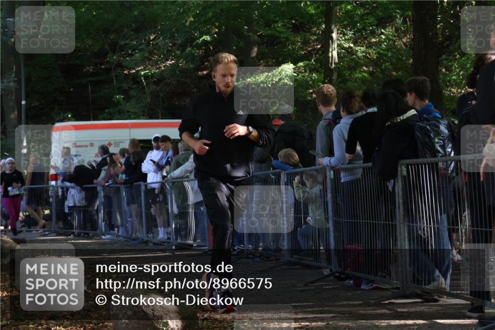 28.09.2025 - 33. Volkslauf durch das schöne Alstertal Strokosch-Dieckow http://msf.ph/oto/8966575 28.09.2025 11:34:03 Ziel 3397 meine-sportfotos.de