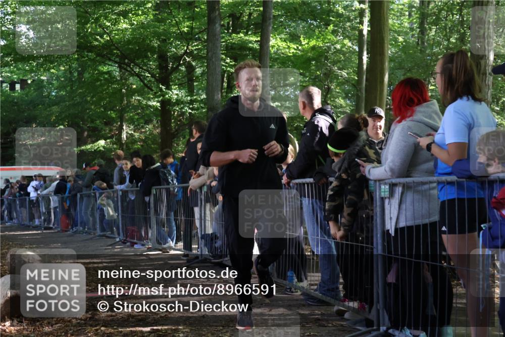 28.09.2025 - 33. Volkslauf durch das schöne Alstertal Strokosch-Dieckow http://msf.ph/oto/8966591 28.09.2025 11:34:05 Ziel 3092, 3397 meine-sportfotos.de
