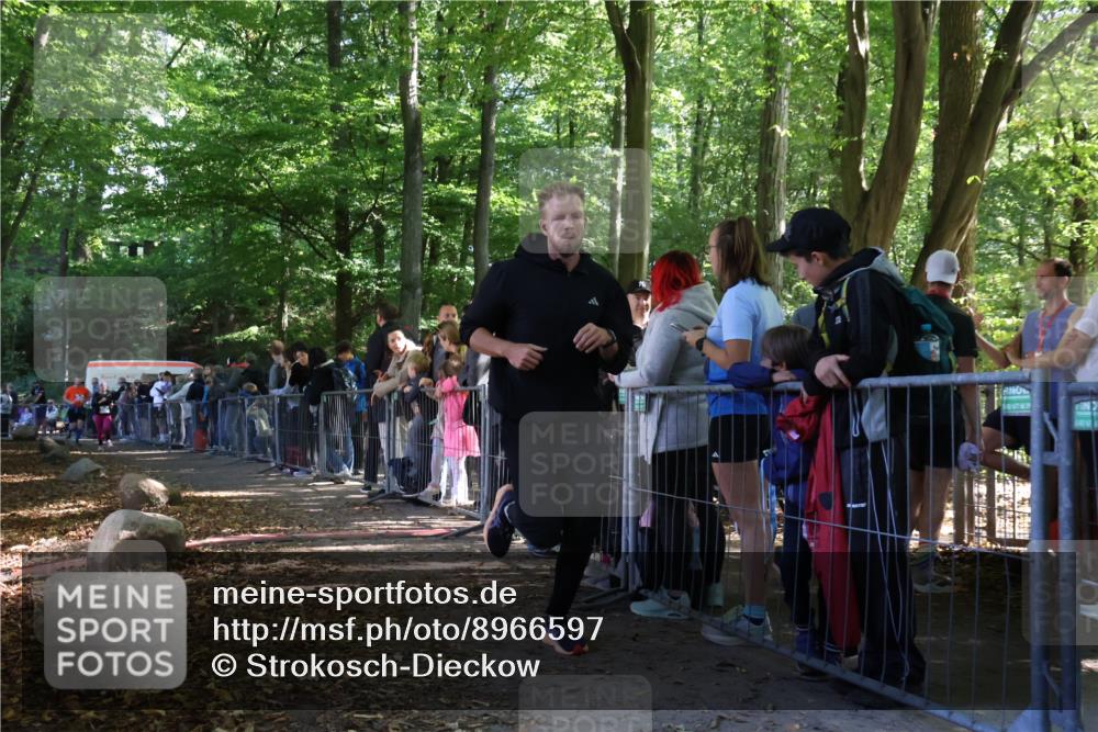 28.09.2025 - 33. Volkslauf durch das schöne Alstertal Strokosch-Dieckow http://msf.ph/oto/8966597 28.09.2025 11:34:05 Ziel 3092, 3397 meine-sportfotos.de
