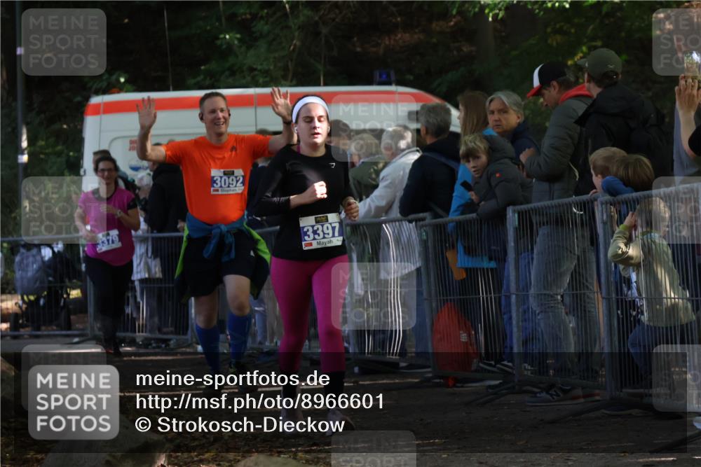 28.09.2025 - 33. Volkslauf durch das schöne Alstertal Strokosch-Dieckow http://msf.ph/oto/8966601 28.09.2025 11:34:08 Ziel 3092, 3379, 3397 meine-sportfotos.de