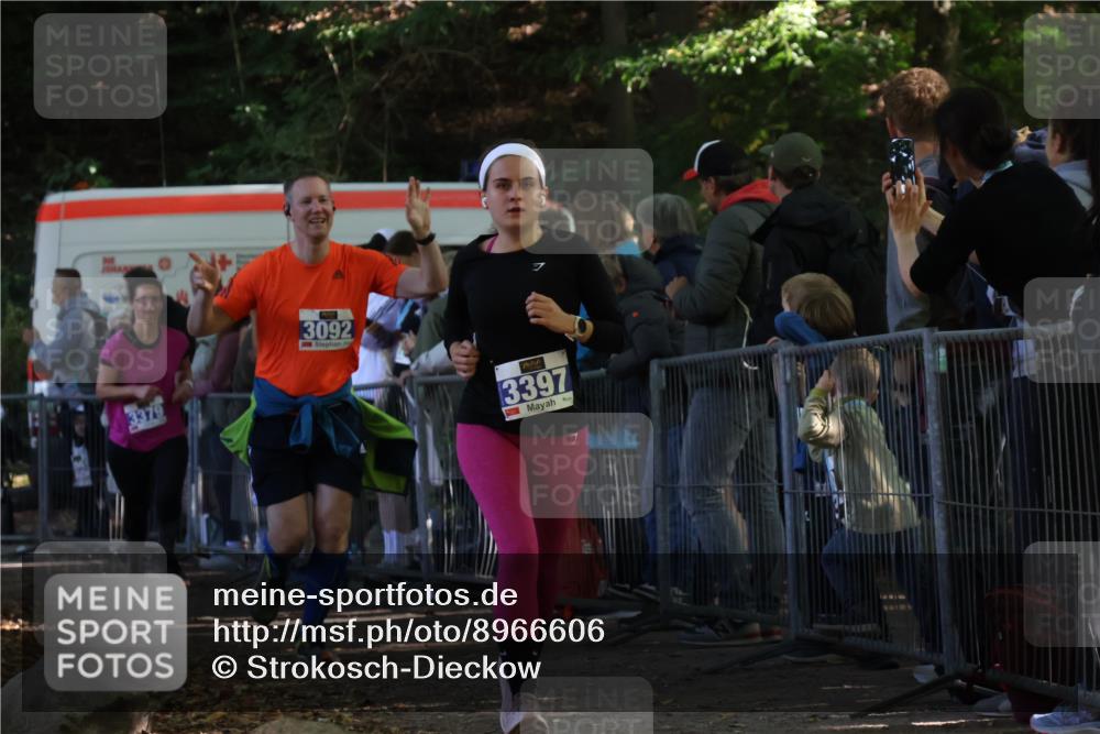 28.09.2025 - 33. Volkslauf durch das schöne Alstertal Strokosch-Dieckow http://msf.ph/oto/8966606 28.09.2025 11:34:09 Ziel 3092, 3379, 3397 meine-sportfotos.de