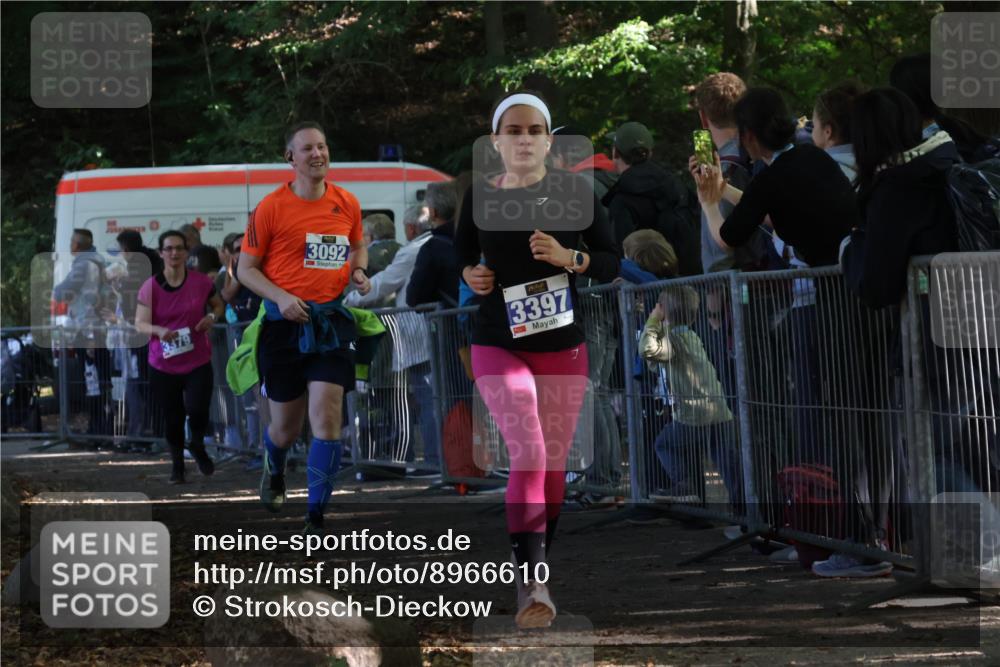 28.09.2025 - 33. Volkslauf durch das schöne Alstertal Strokosch-Dieckow http://msf.ph/oto/8966610 28.09.2025 11:34:10 Ziel 3092, 3379, 3397 meine-sportfotos.de