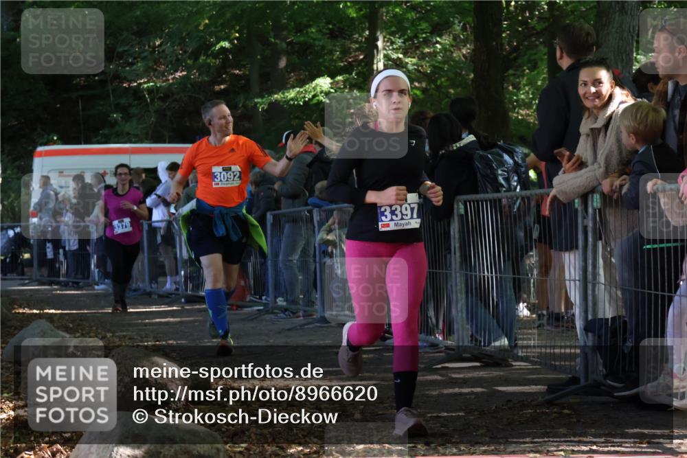 28.09.2025 - 33. Volkslauf durch das schöne Alstertal Strokosch-Dieckow http://msf.ph/oto/8966620 28.09.2025 11:34:11 Ziel 3092, 3379, 3397 meine-sportfotos.de