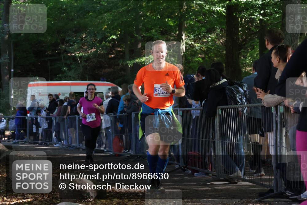 28.09.2025 - 33. Volkslauf durch das schöne Alstertal Strokosch-Dieckow http://msf.ph/oto/8966630 28.09.2025 11:34:12 Ziel 3092, 3379, 3397 meine-sportfotos.de