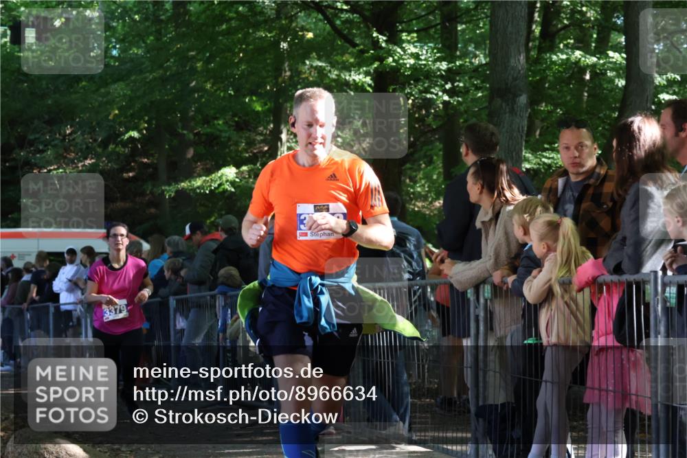 28.09.2025 - 33. Volkslauf durch das schöne Alstertal Strokosch-Dieckow http://msf.ph/oto/8966634 28.09.2025 11:34:13 Ziel 3092, 3379, 3397 meine-sportfotos.de