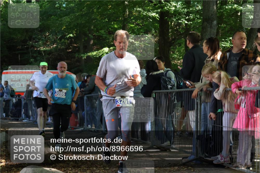 28.09.2025 - 33. Volkslauf durch das schöne Alstertal Strokosch-Dieckow http://msf.ph/oto/8966696 28.09.2025 11:34:26 Ziel 3086, 3182, 3261 meine-sportfotos.de