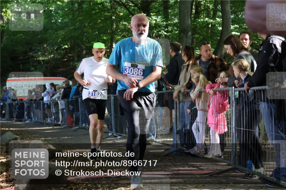 28.09.2025 - 33. Volkslauf durch das schöne Alstertal Strokosch-Dieckow http://msf.ph/oto/8966717 28.09.2025 11:34:29 Ziel 1003, 3086, 3182 meine-sportfotos.de