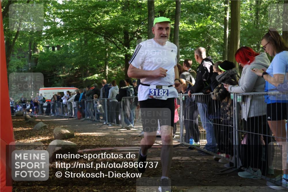 28.09.2025 - 33. Volkslauf durch das schöne Alstertal Strokosch-Dieckow http://msf.ph/oto/8966737 28.09.2025 11:34:31 Ziel 1003, 1831, 3182 meine-sportfotos.de