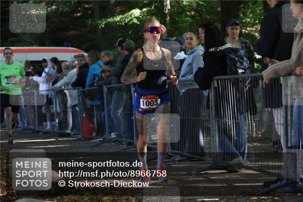 28.09.2025 - 33. Volkslauf durch das schöne Alstertal Strokosch-Dieckow http://msf.ph/oto/8966758 28.09.2025 11:34:35 Ziel 1003, 1831 meine-sportfotos.de