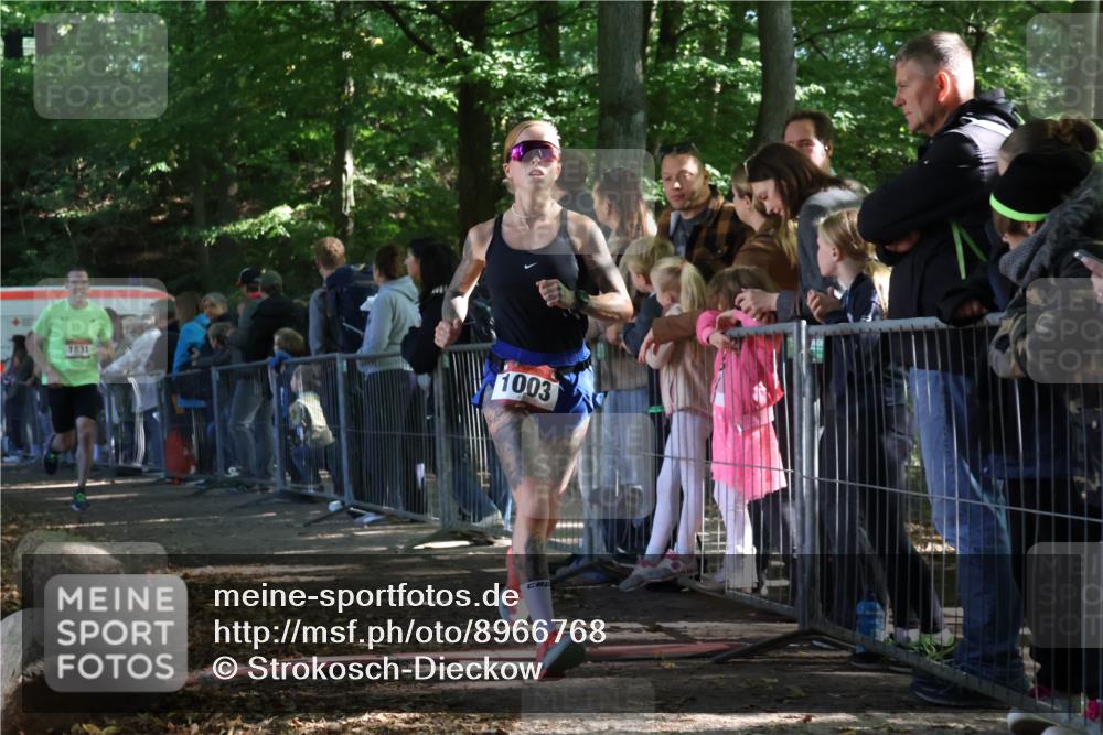28.09.2025 - 33. Volkslauf durch das schöne Alstertal Strokosch-Dieckow http://msf.ph/oto/8966768 28.09.2025 11:34:36 Ziel 1003, 1831 meine-sportfotos.de
