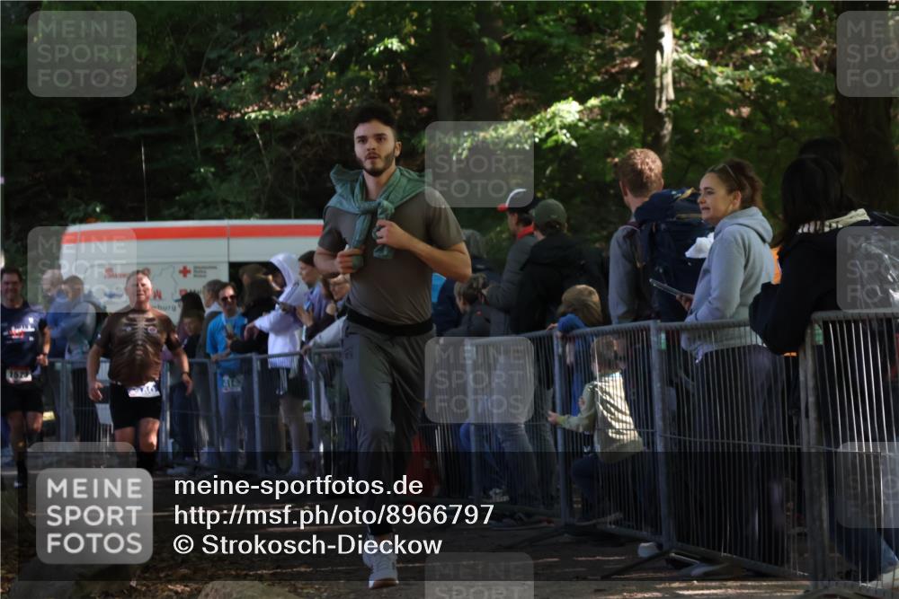 28.09.2025 - 33. Volkslauf durch das schöne Alstertal Strokosch-Dieckow http://msf.ph/oto/8966797 28.09.2025 11:34:43 Ziel 1523, 3340, 3348 meine-sportfotos.de