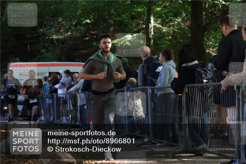 28.09.2025 - 33. Volkslauf durch das schöne Alstertal Strokosch-Dieckow http://msf.ph/oto/8966801 28.09.2025 11:34:44 Ziel 1523, 3340, 3348 meine-sportfotos.de