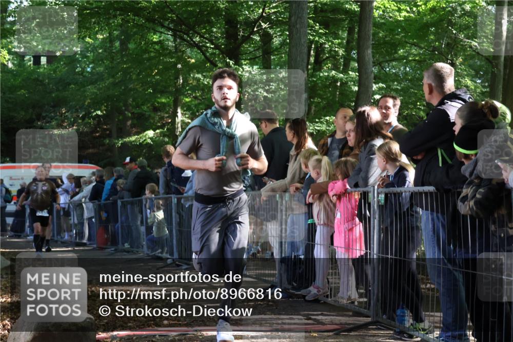 28.09.2025 - 33. Volkslauf durch das schöne Alstertal Strokosch-Dieckow http://msf.ph/oto/8966816 28.09.2025 11:34:45 Ziel 1523, 3340, 3348 meine-sportfotos.de