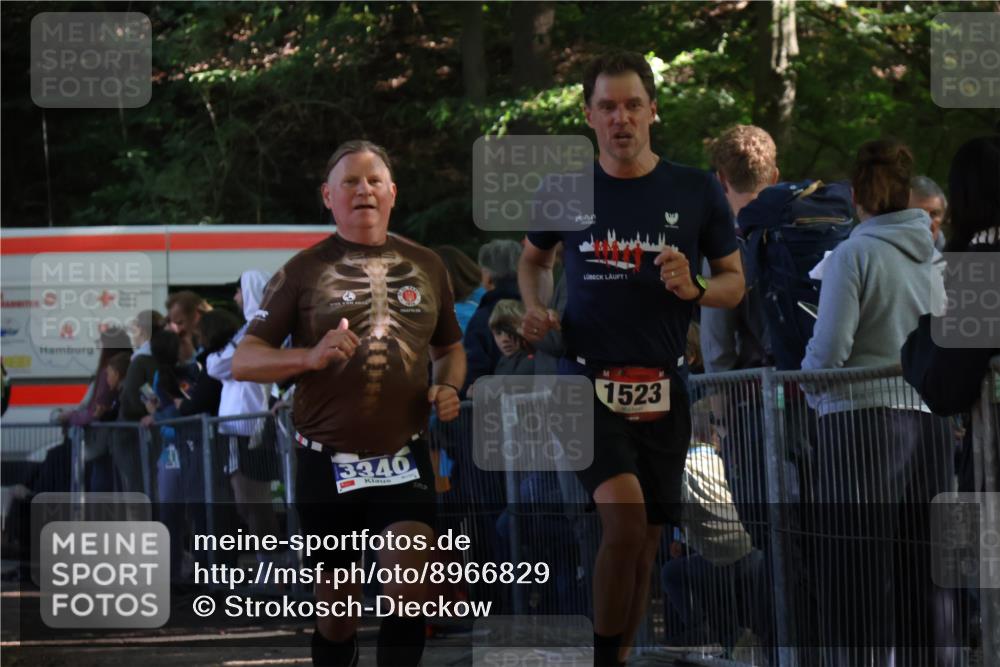 28.09.2025 - 33. Volkslauf durch das schöne Alstertal Strokosch-Dieckow http://msf.ph/oto/8966829 28.09.2025 11:34:48 Ziel 1523, 3112, 3340 meine-sportfotos.de