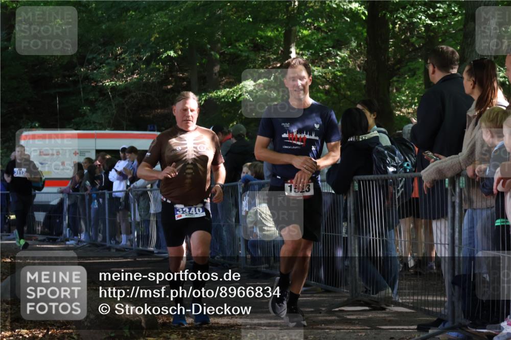 28.09.2025 - 33. Volkslauf durch das schöne Alstertal Strokosch-Dieckow http://msf.ph/oto/8966834 28.09.2025 11:34:48 Ziel 1523, 3112, 3340 meine-sportfotos.de