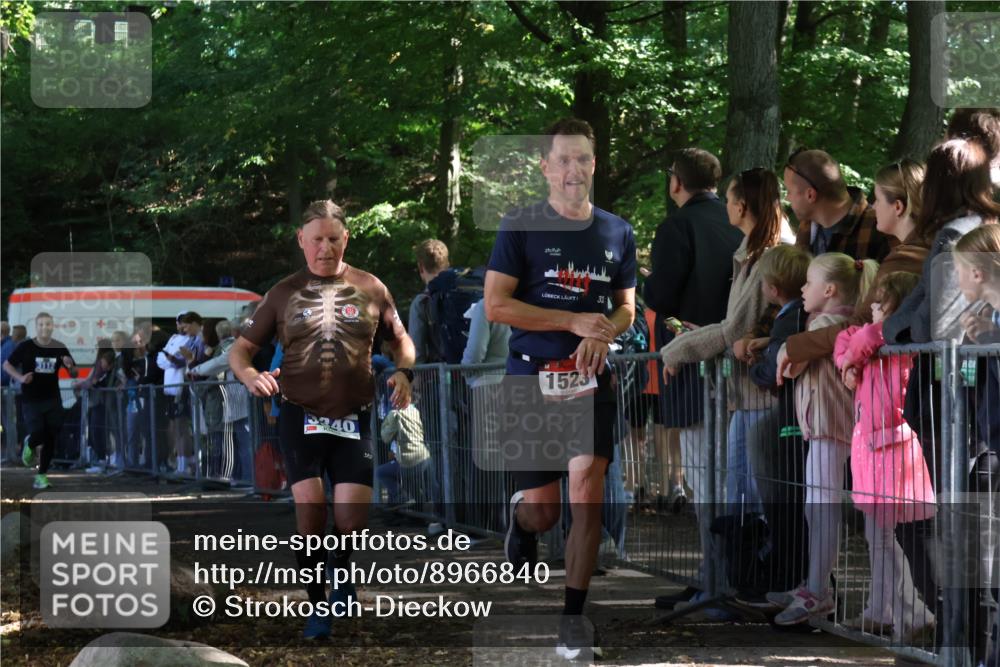 28.09.2025 - 33. Volkslauf durch das schöne Alstertal Strokosch-Dieckow http://msf.ph/oto/8966840 28.09.2025 11:34:49 Ziel 1523, 3112, 3340 meine-sportfotos.de