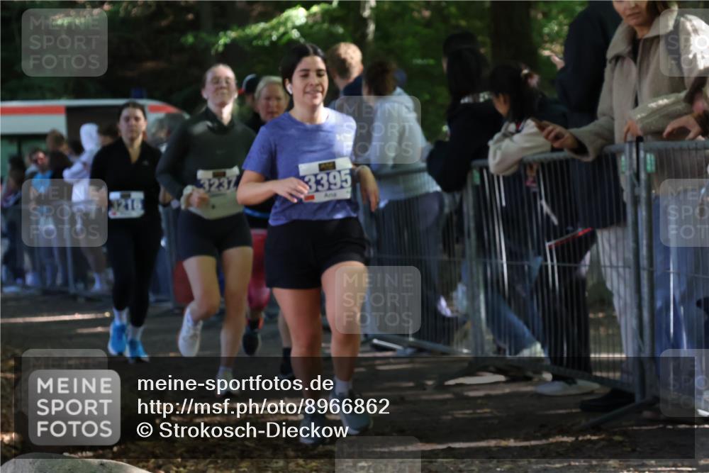 28.09.2025 - 33. Volkslauf durch das schöne Alstertal Strokosch-Dieckow http://msf.ph/oto/8966862 28.09.2025 11:35:19 Ziel 3216, 3237, 3356, 3395 meine-sportfotos.de