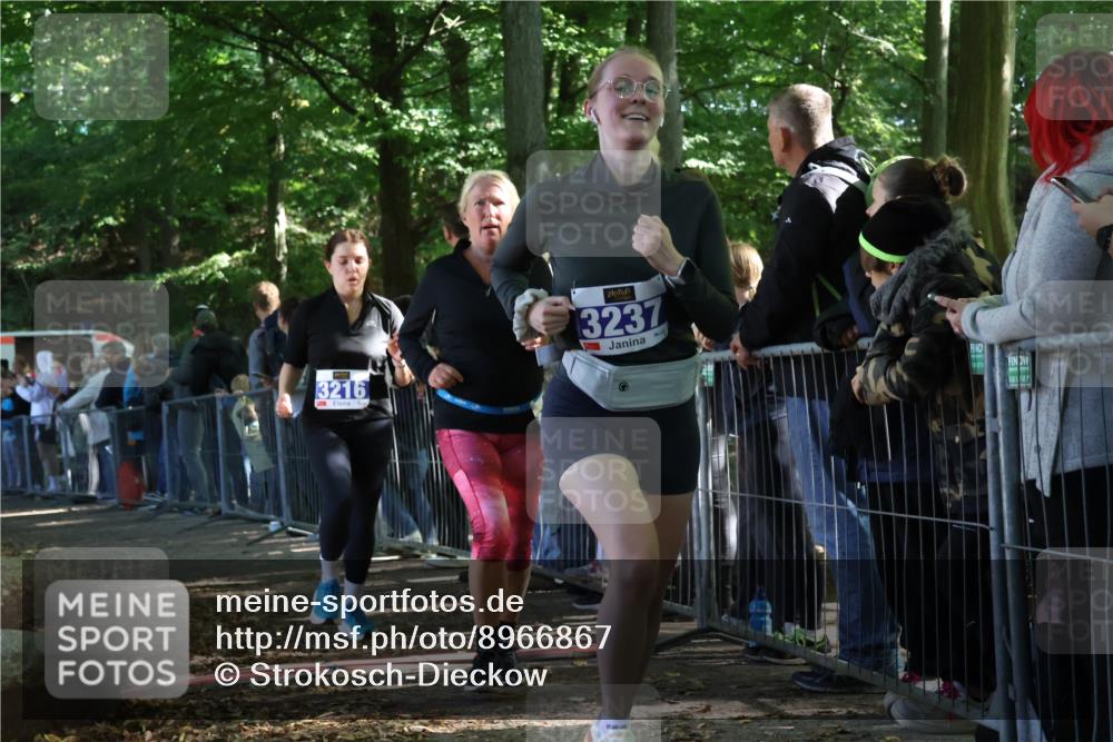 28.09.2025 - 33. Volkslauf durch das schöne Alstertal Strokosch-Dieckow http://msf.ph/oto/8966867 28.09.2025 11:35:22 Ziel 3216, 3237, 3356, 3903 meine-sportfotos.de