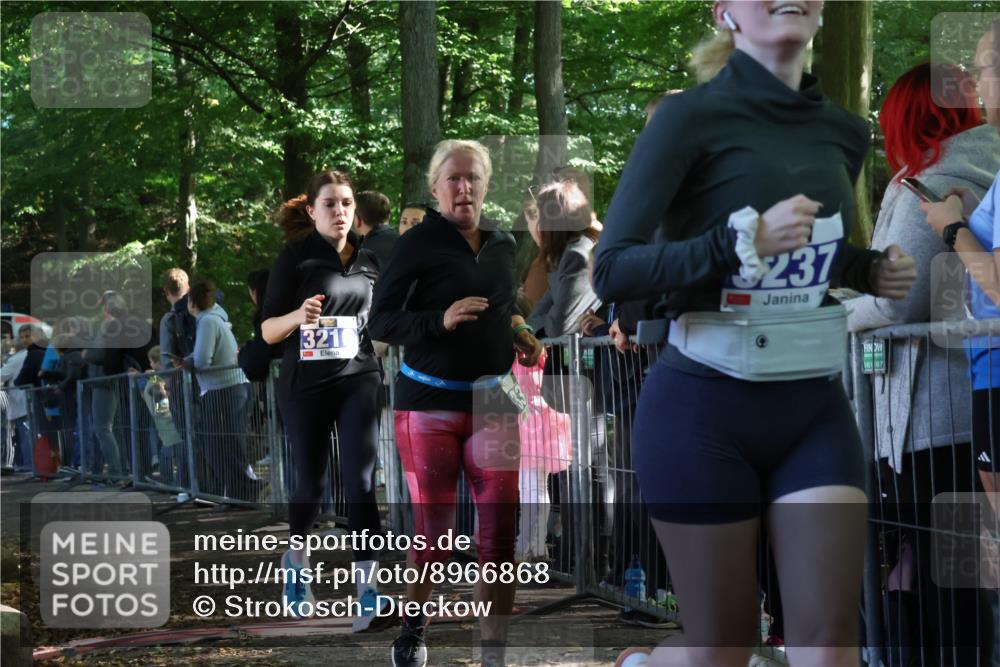 28.09.2025 - 33. Volkslauf durch das schöne Alstertal Strokosch-Dieckow http://msf.ph/oto/8966868 28.09.2025 11:35:22 Ziel 3216, 3237, 3356, 3903 meine-sportfotos.de