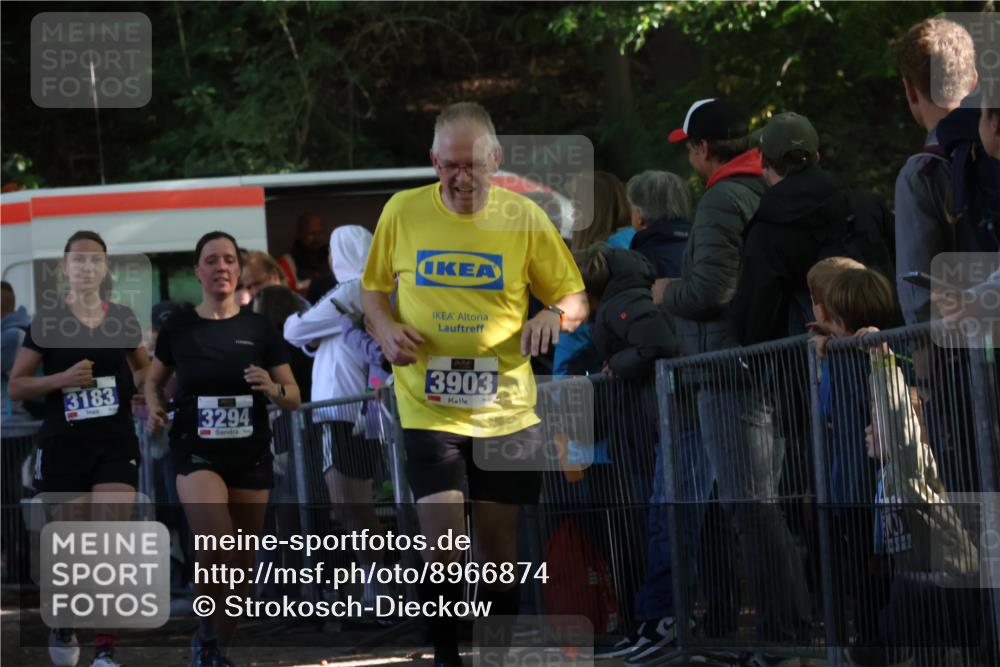 28.09.2025 - 33. Volkslauf durch das schöne Alstertal Strokosch-Dieckow http://msf.ph/oto/8966874 28.09.2025 11:35:27 Ziel 3183, 3294, 3903 meine-sportfotos.de
