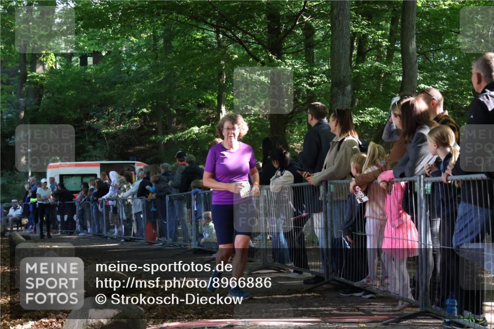 28.09.2025 - 33. Volkslauf durch das schöne Alstertal Strokosch-Dieckow http://msf.ph/oto/8966886 28.09.2025 11:35:46 Ziel 3007, 3135, 3191 meine-sportfotos.de