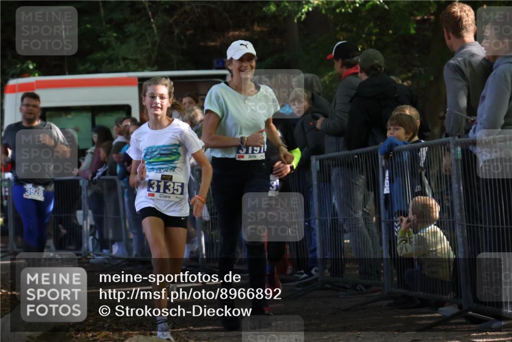 28.09.2025 - 33. Volkslauf durch das schöne Alstertal Strokosch-Dieckow http://msf.ph/oto/8966892 28.09.2025 11:35:52 Ziel 1529, 3135, 3191, 3193, 3928 meine-sportfotos.de