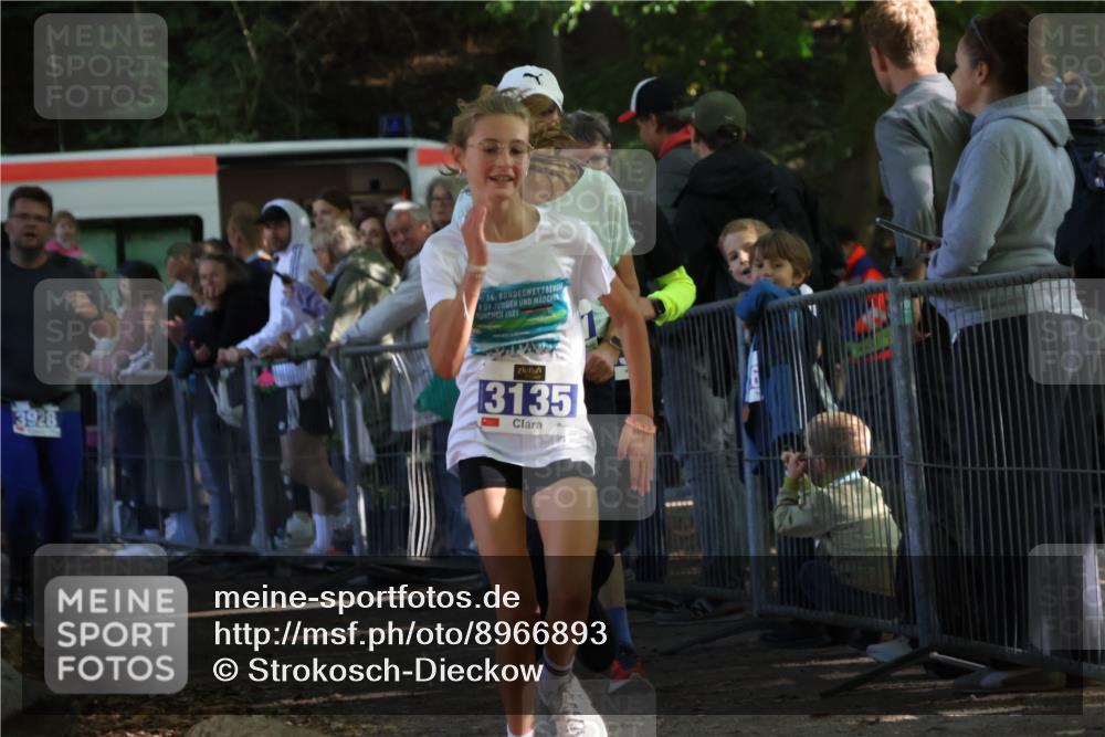 28.09.2025 - 33. Volkslauf durch das schöne Alstertal Strokosch-Dieckow http://msf.ph/oto/8966893 28.09.2025 11:35:52 Ziel 1529, 3135, 3191, 3193, 3928 meine-sportfotos.de