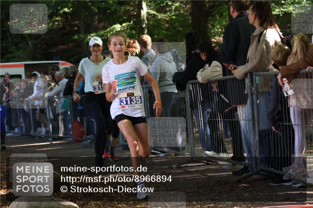 28.09.2025 - 33. Volkslauf durch das schöne Alstertal Strokosch-Dieckow http://msf.ph/oto/8966894 28.09.2025 11:35:53 Ziel 1529, 3135, 3191, 3193, 3928 meine-sportfotos.de