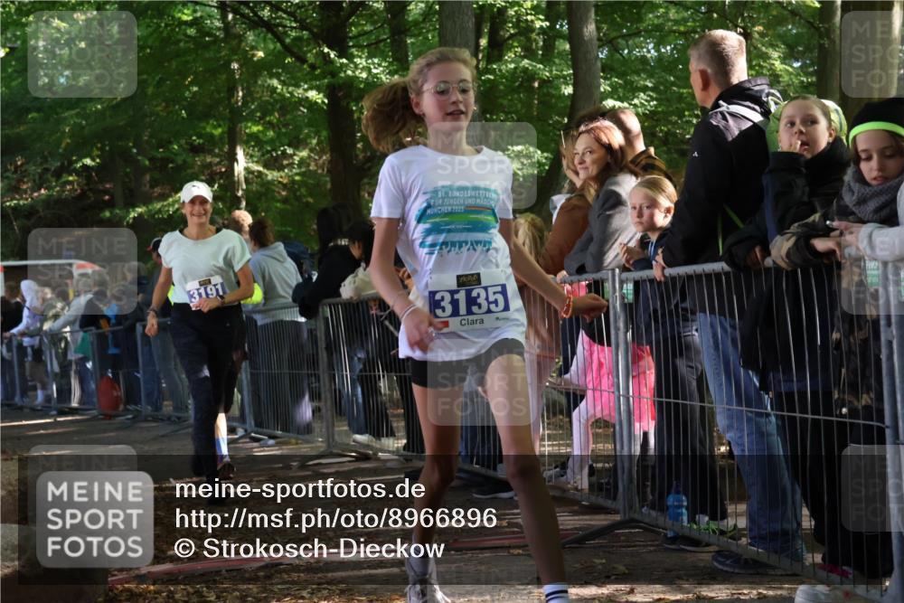 28.09.2025 - 33. Volkslauf durch das schöne Alstertal Strokosch-Dieckow http://msf.ph/oto/8966896 28.09.2025 11:35:53 Ziel 1529, 3135, 3191, 3193, 3928 meine-sportfotos.de