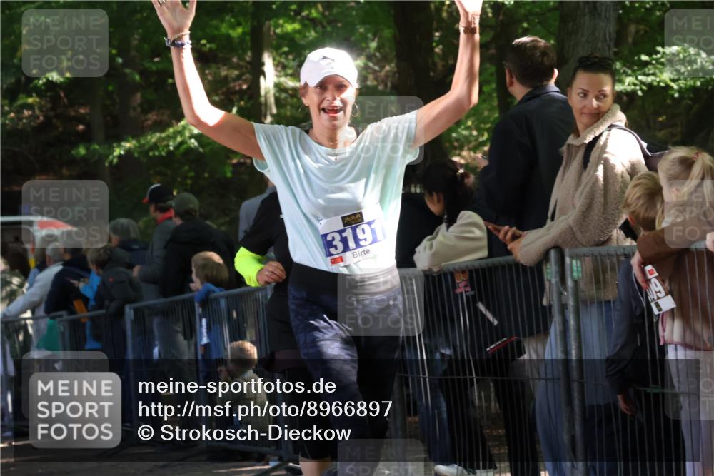 28.09.2025 - 33. Volkslauf durch das schöne Alstertal Strokosch-Dieckow http://msf.ph/oto/8966897 28.09.2025 11:35:54 Ziel 1529, 3135, 3191, 3193, 3928 meine-sportfotos.de