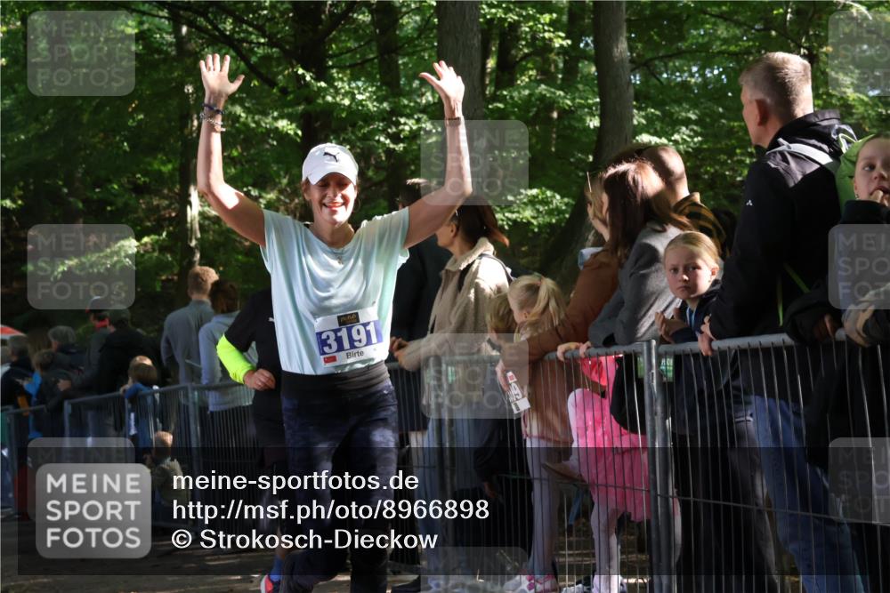 28.09.2025 - 33. Volkslauf durch das schöne Alstertal Strokosch-Dieckow http://msf.ph/oto/8966898 28.09.2025 11:35:55 Ziel 1529, 3135, 3191, 3193, 3928 meine-sportfotos.de