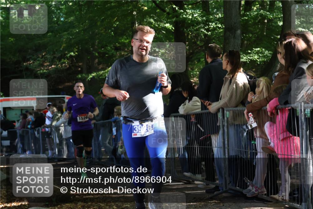 28.09.2025 - 33. Volkslauf durch das schöne Alstertal Strokosch-Dieckow http://msf.ph/oto/8966904 28.09.2025 11:35:58 Ziel 1529, 3928 meine-sportfotos.de
