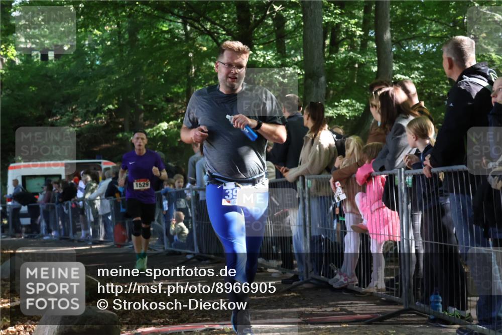 28.09.2025 - 33. Volkslauf durch das schöne Alstertal Strokosch-Dieckow http://msf.ph/oto/8966905 28.09.2025 11:35:59 Ziel 1529, 3928 meine-sportfotos.de