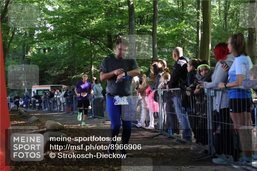 28.09.2025 - 33. Volkslauf durch das schöne Alstertal Strokosch-Dieckow http://msf.ph/oto/8966906 28.09.2025 11:35:59 Ziel 1529, 3928 meine-sportfotos.de