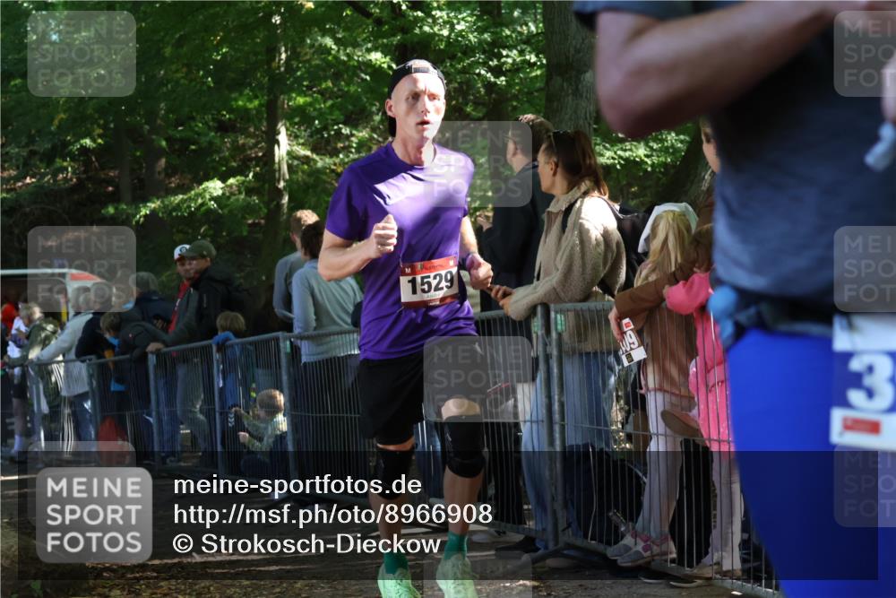 28.09.2025 - 33. Volkslauf durch das schöne Alstertal Strokosch-Dieckow http://msf.ph/oto/8966908 28.09.2025 11:36:00 Ziel 1529, 3102, 3928 meine-sportfotos.de