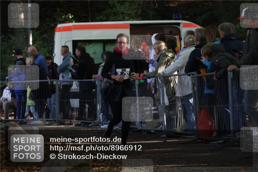 28.09.2025 - 33. Volkslauf durch das schöne Alstertal Strokosch-Dieckow http://msf.ph/oto/8966912 28.09.2025 11:36:04 Ziel 3102, 3119 meine-sportfotos.de