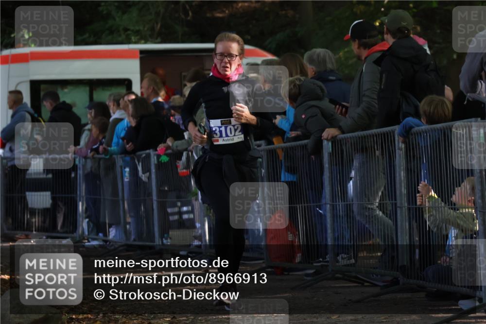28.09.2025 - 33. Volkslauf durch das schöne Alstertal Strokosch-Dieckow http://msf.ph/oto/8966913 28.09.2025 11:36:05 Ziel 3102, 3119 meine-sportfotos.de
