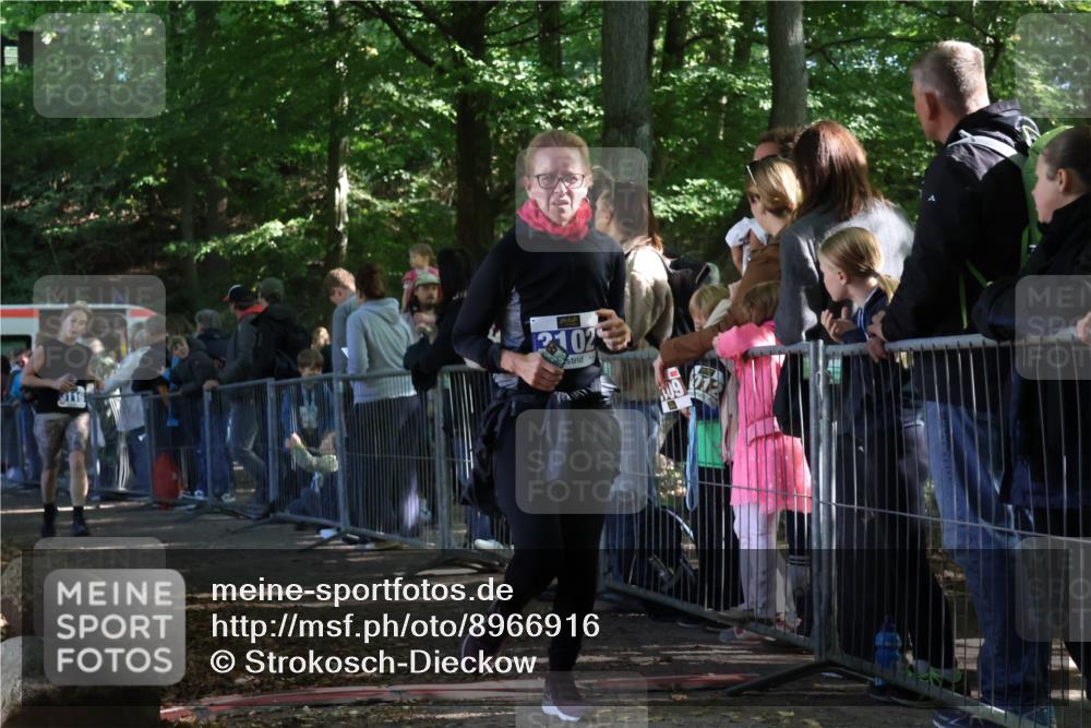 28.09.2025 - 33. Volkslauf durch das schöne Alstertal Strokosch-Dieckow http://msf.ph/oto/8966916 28.09.2025 11:36:09 Ziel 3102, 3119 meine-sportfotos.de