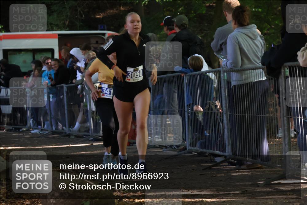 28.09.2025 - 33. Volkslauf durch das schöne Alstertal Strokosch-Dieckow http://msf.ph/oto/8966923 28.09.2025 11:36:22 Ziel 3050, 3410 meine-sportfotos.de