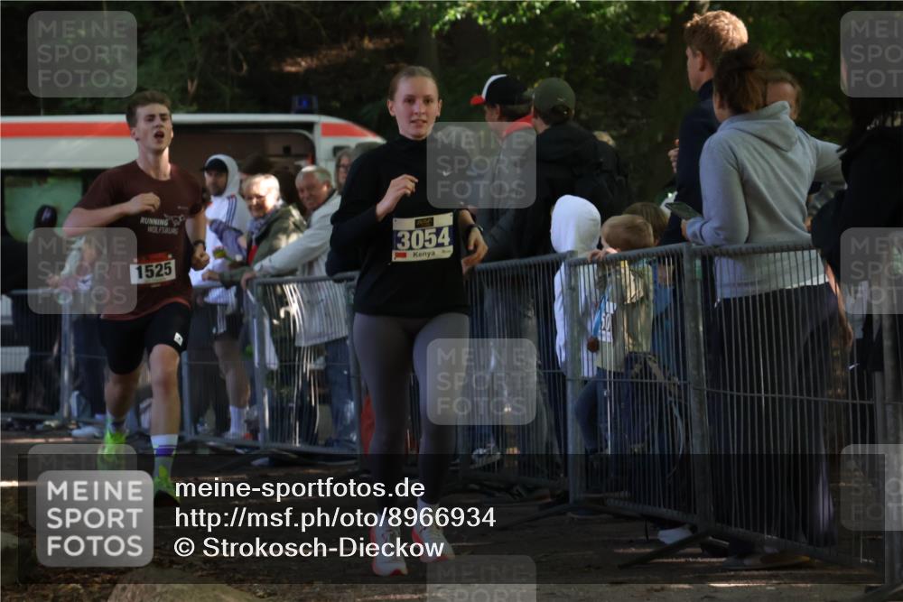 28.09.2025 - 33. Volkslauf durch das schöne Alstertal Strokosch-Dieckow http://msf.ph/oto/8966934 28.09.2025 11:36:38 Ziel 1525, 3054 meine-sportfotos.de