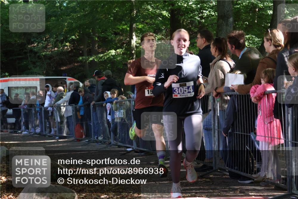 28.09.2025 - 33. Volkslauf durch das schöne Alstertal Strokosch-Dieckow http://msf.ph/oto/8966938 28.09.2025 11:36:40 Ziel 1525, 1846, 3054 meine-sportfotos.de