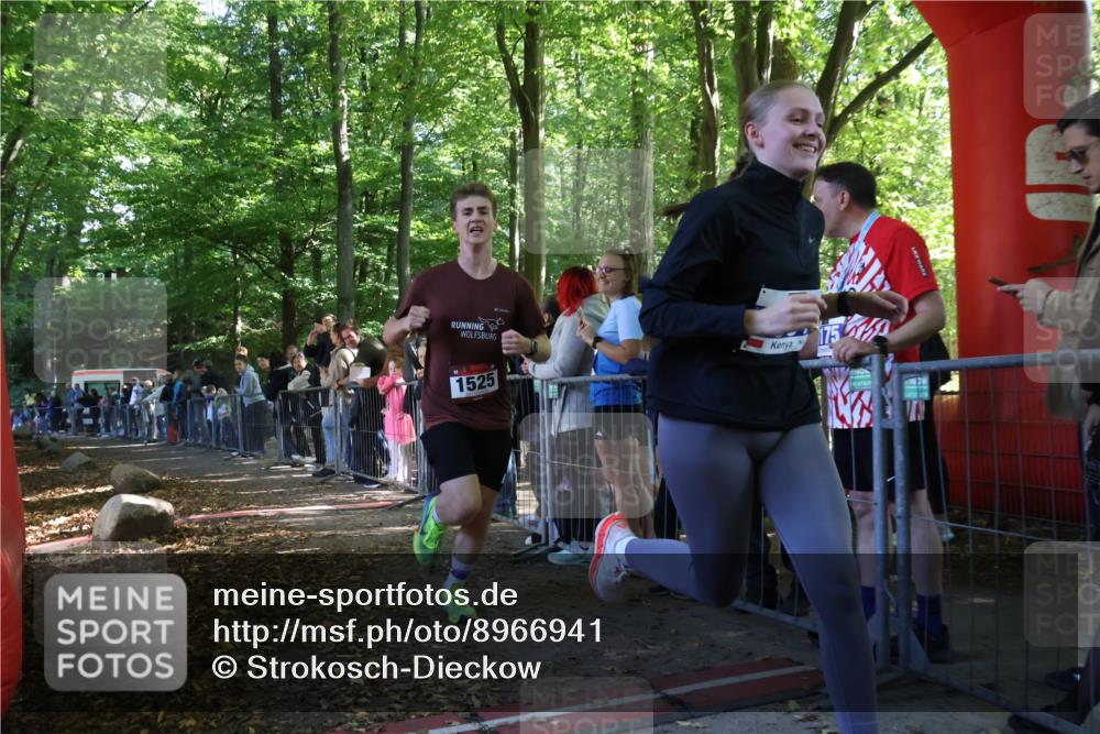 28.09.2025 - 33. Volkslauf durch das schöne Alstertal Strokosch-Dieckow http://msf.ph/oto/8966941 28.09.2025 11:36:42 Ziel 1525, 1846, 3054, 3239 meine-sportfotos.de